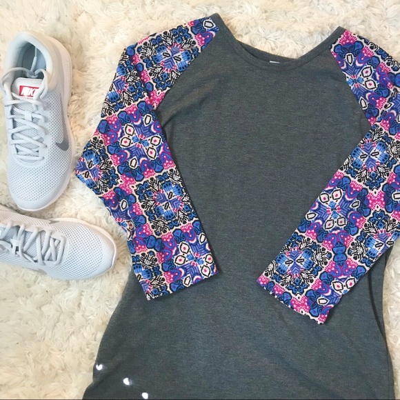 LuLaRoe Tops - LuLaRoe Randy Baseball Tee Geo Print 3/4 Sleeves